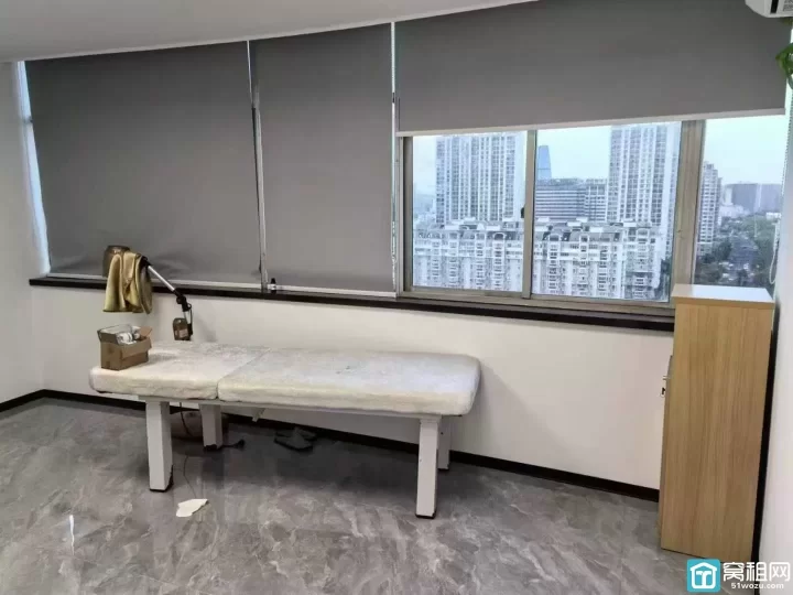 宁波市区鄞州区百丈路会展中心大厦80平米写字楼独立卫生间，上下水源，可做美容