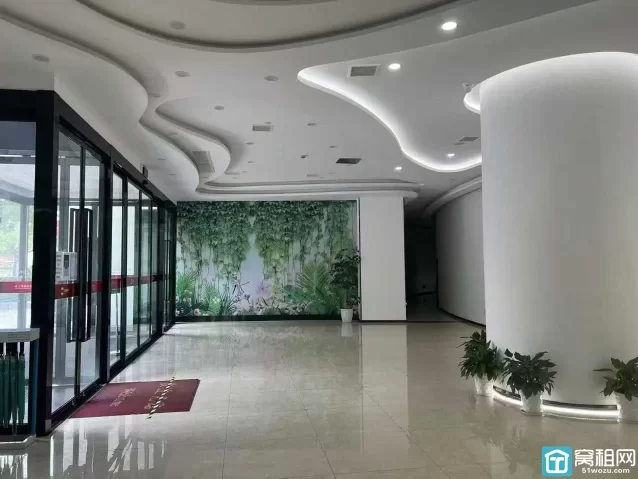 宁波市区鄞州区百丈路会展中心大厦80平米写字楼独立卫生间，上下水源，可做美容