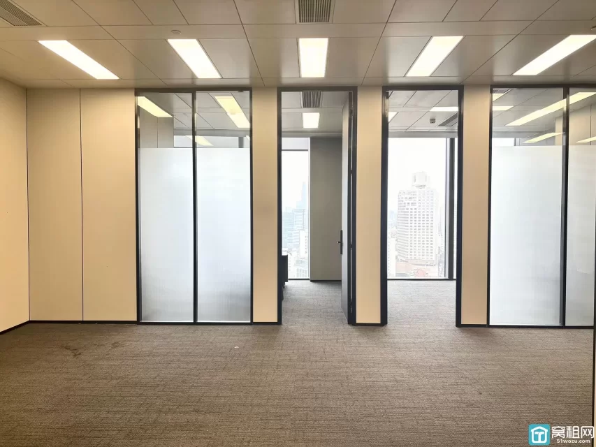 宁波鄞州区超级高端写字楼宁波塔建筑面积：219.76平租金3.0元/平