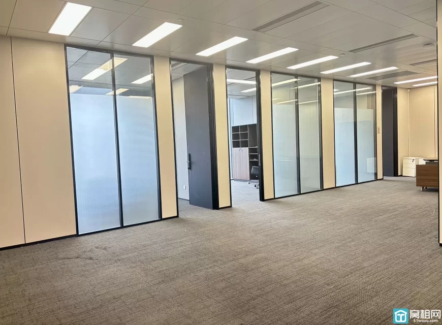 宁波鄞州区超级高端写字楼宁波塔建筑面积：219.76平租金3.0元/平