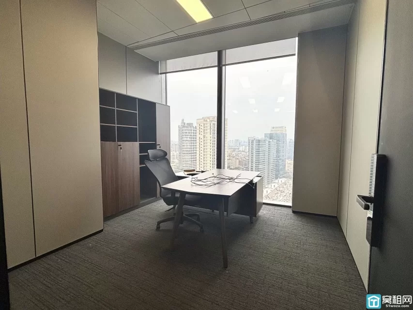 宁波鄞州区超级高端写字楼宁波塔建筑面积：219.76平租金3.0元/平