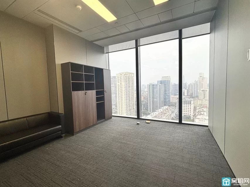 宁波鄞州区超级高端写字楼宁波塔建筑面积：219.76平租金3.0元/平