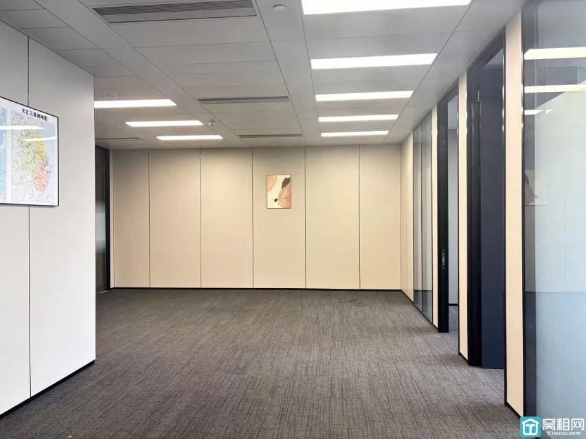 宁波鄞州区超级高端写字楼宁波塔建筑面积：219.76平租金3.0元/平