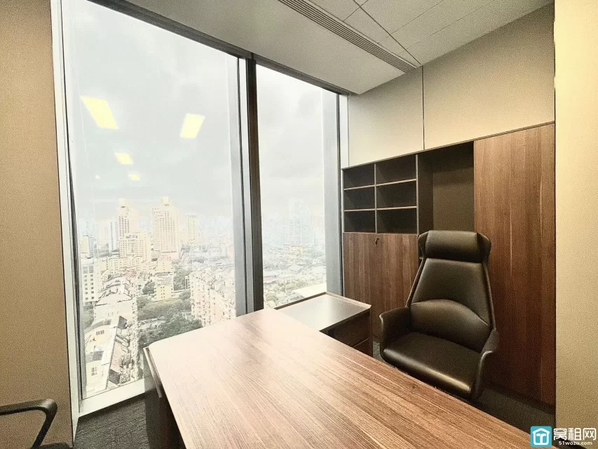 宁波新世界写字楼出租134.81平格局：3+1，租金：（3.1元/平）