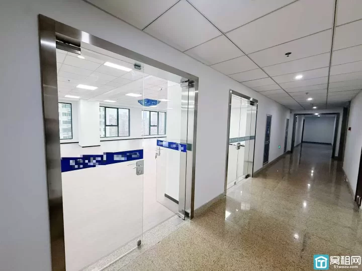 宁波鄞州区和荣大厦266方出租，单价1.58，电梯口位置全新装修