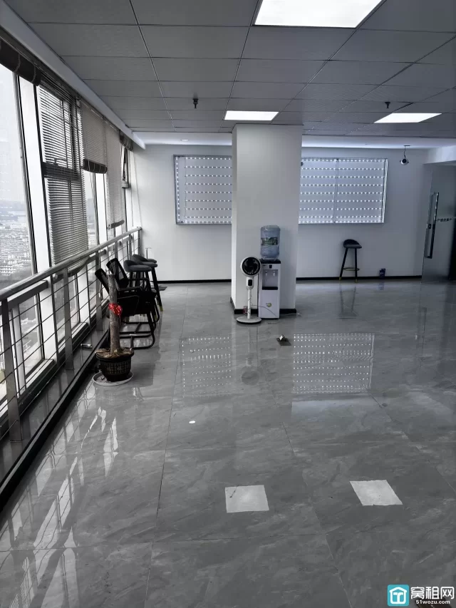 宁波海曙区鼓楼双地铁口直大写字楼恒隆中心100平米办公室出租5500元/月