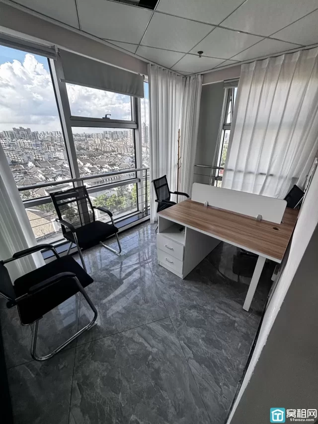 宁波天一商圈双线地铁口 245平写字楼 多个隔间 两面采光 电梯口办公楼出租