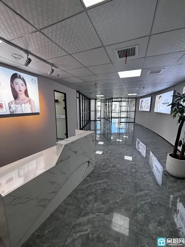 宁波天一商圈双线地铁口 245平写字楼 多个隔间 两面采光 电梯口办公楼出租