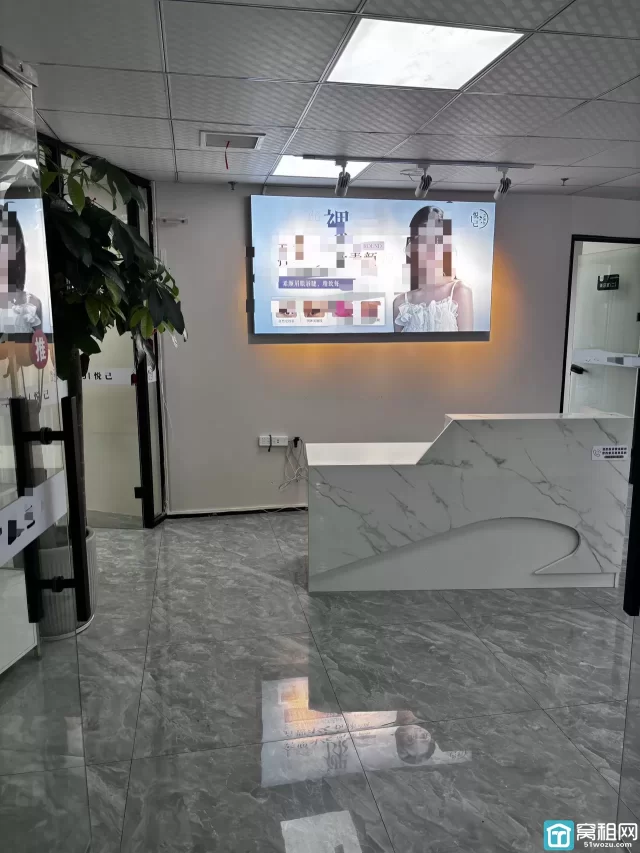 宁波天一商圈双线地铁口 245平写字楼 多个隔间 两面采光 电梯口办公楼出租