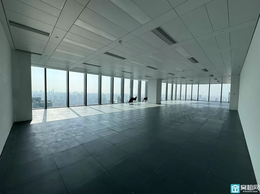 宁波塔300㎡ 精装带家具，电梯口 朝北，可看部分江景