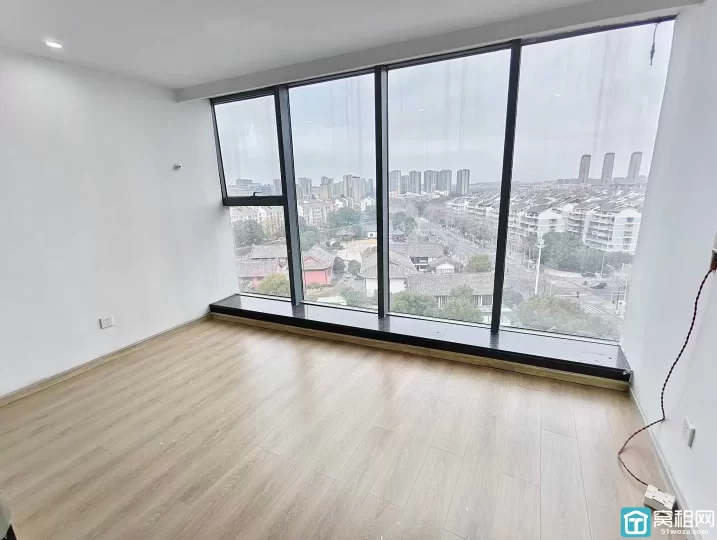 万达旁 城市新贵 小户型60平写字楼出租一个隔间 带卫生间 淋浴上下水