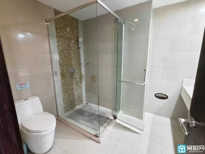 万达旁 城市新贵 小户型60平写字楼出租一个隔间 带卫生间 淋浴上下水