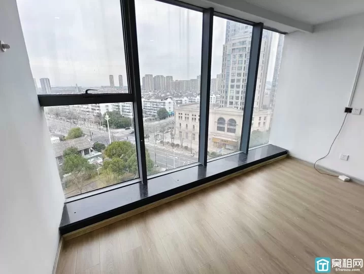 万达旁 城市新贵 小户型60平写字楼出租一个隔间 带卫生间 淋浴上下水