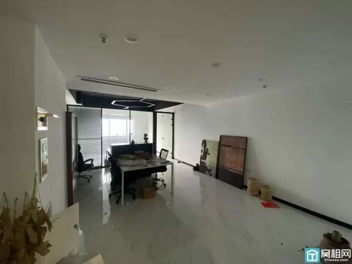 高新区洲际酒店 院士路地铁口200米小户型办公室出租朝南90平