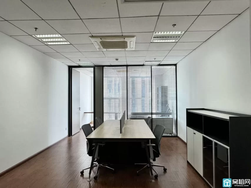 宁波市鄞州区福明世纪大道隔壁华东城64平米办公室出租