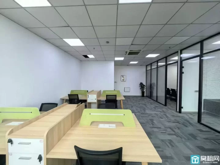 宁波鄞州区大海大厦142平办公室 两个隔间 带全套家具出租