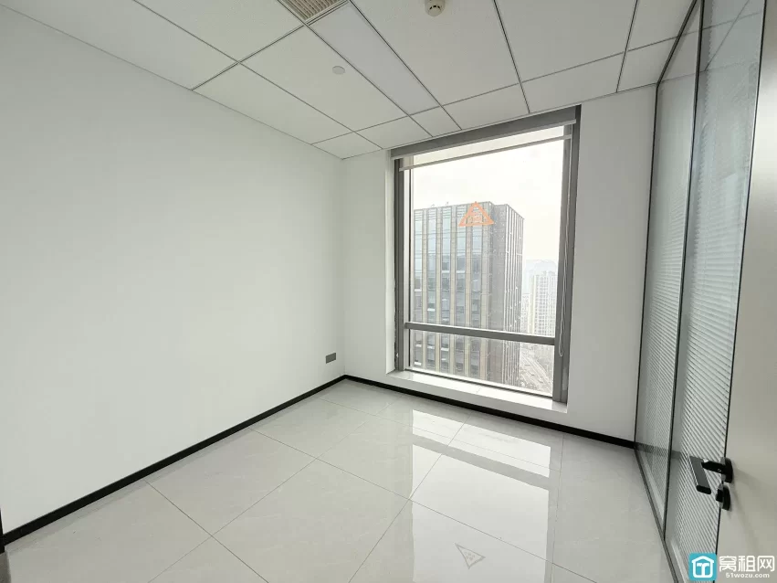 宁波高新区智慧园地铁口 办公室面积85平朝南-2个隔间，价格：4300/月