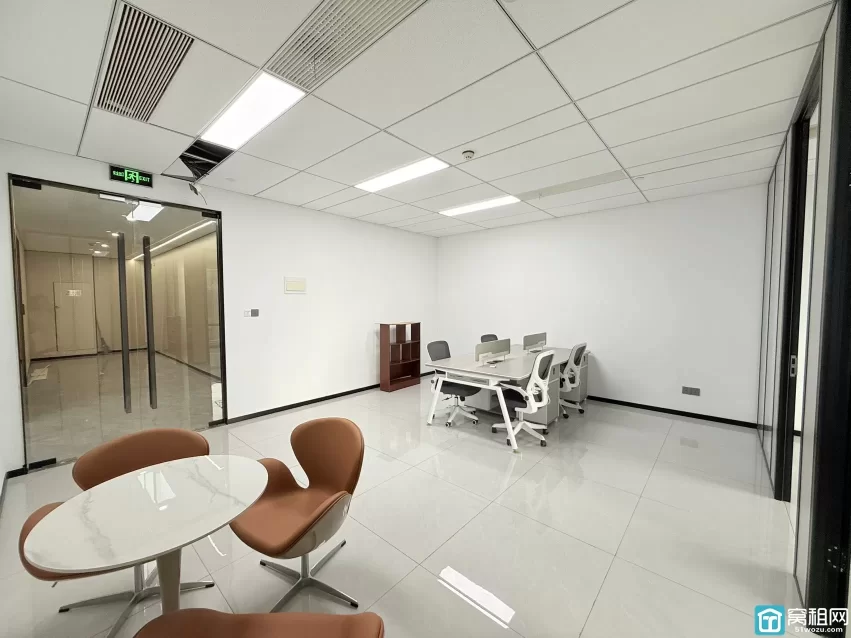 宁波高新区智慧园地铁口 办公室面积85平朝南-2个隔间，价格：4300/月