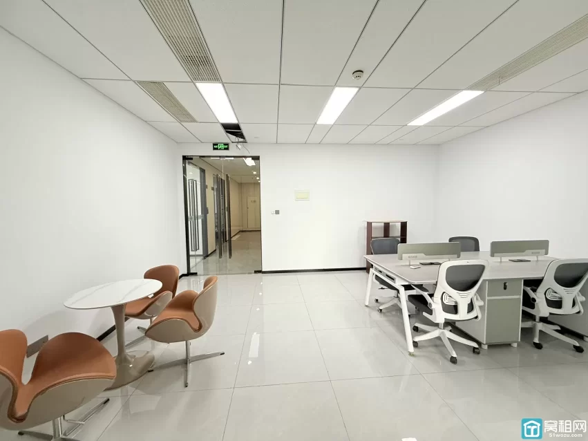 宁波高新区智慧园地铁口 办公室面积85平朝南-2个隔间，价格：4300/月