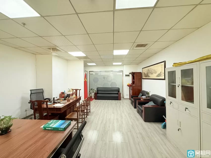 宁波高新区前程国际大厦85平，3400元/月，一个隔间办公室