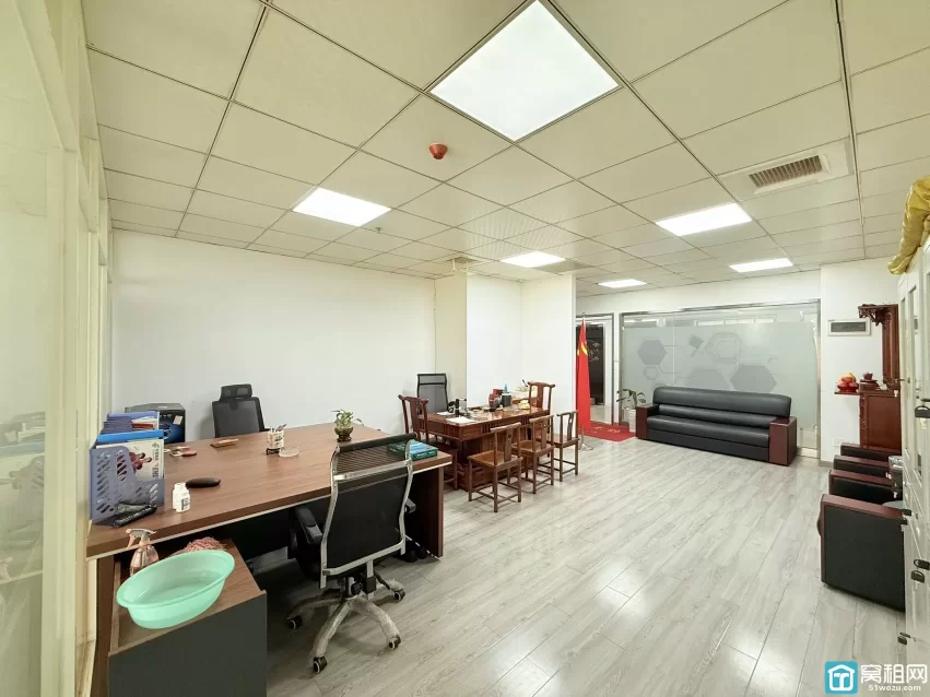 宁波高新区前程国际大厦85平，3400元/月，一个隔间办公室