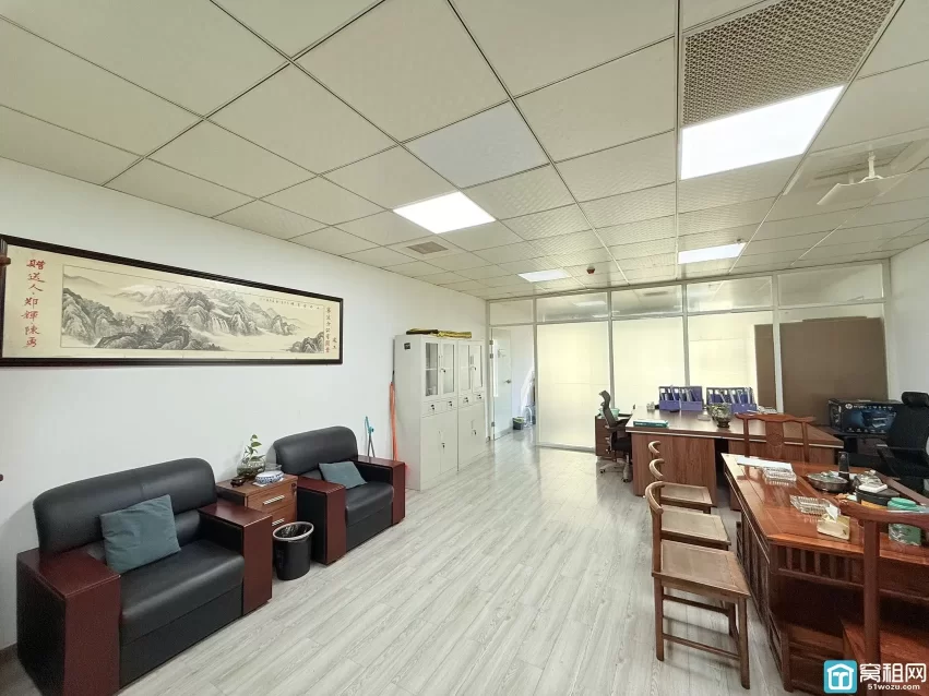 宁波高新区前程国际大厦85平，3400元/月，一个隔间办公室