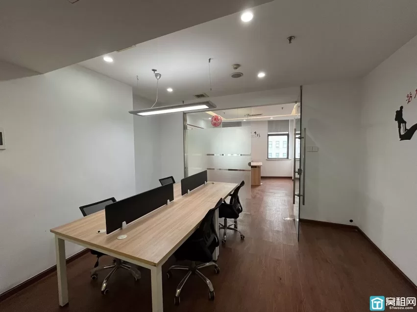 宁波市高新区九五国际B座写字楼出租 面积：60平 价格：2400/月