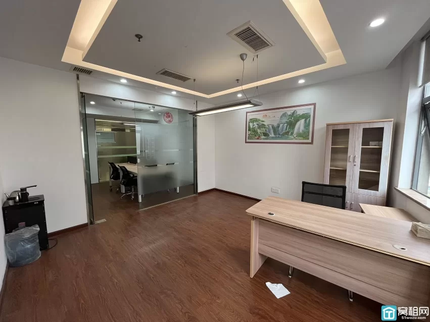 宁波市高新区九五国际B座写字楼出租 面积：60平 价格：2400/月