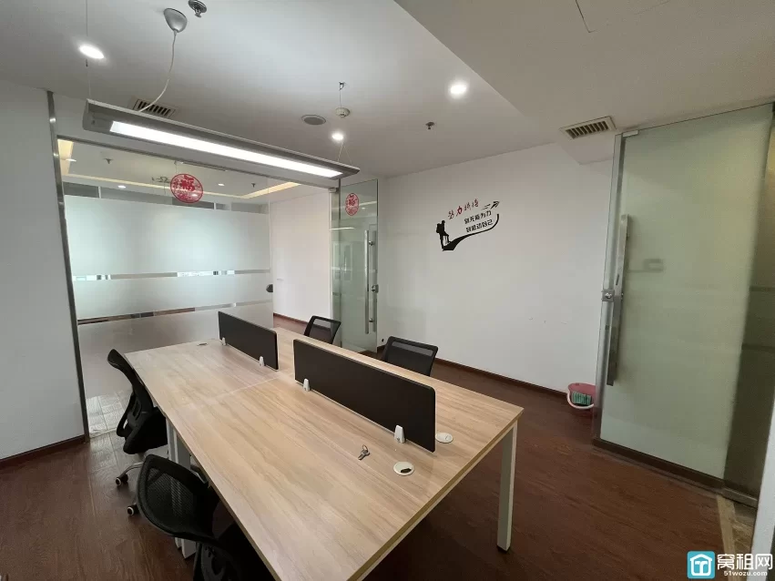 宁波市高新区九五国际B座写字楼出租 面积：60平 价格：2400/月