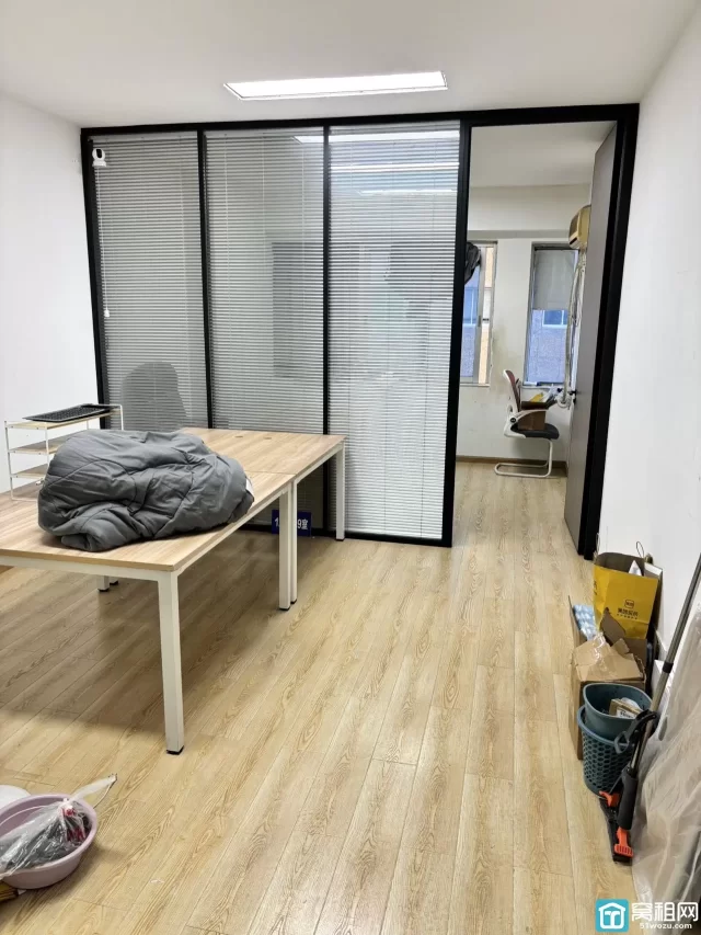 宁波海曙区开明街沧水大厦55平米办公室出租，租金1800元/月