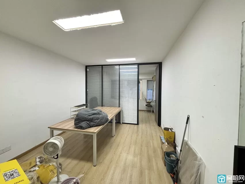 宁波海曙区开明街沧水大厦55平米办公室出租，租金1800元/月