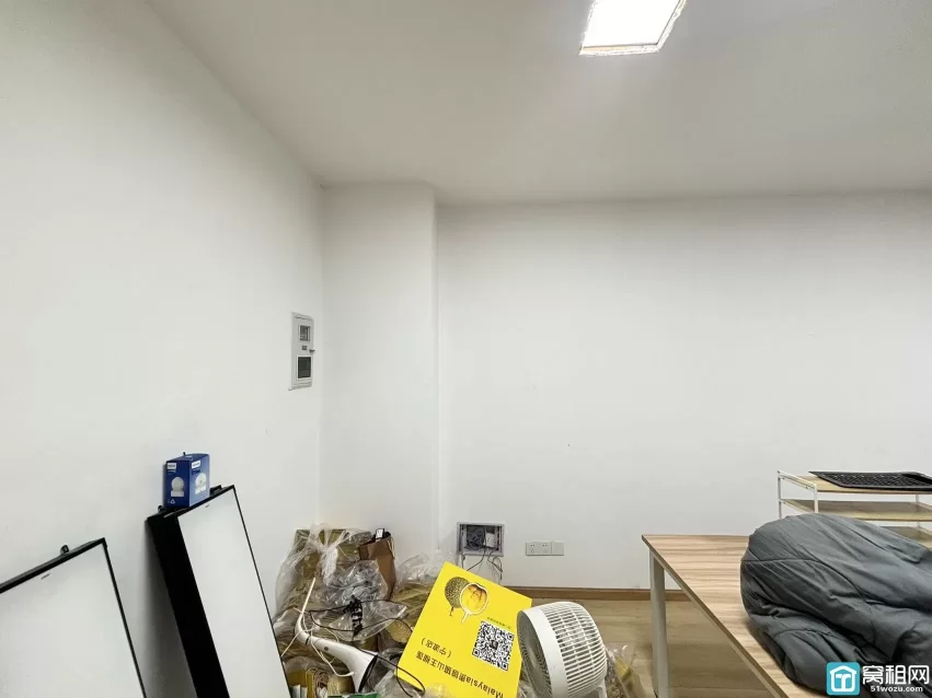 宁波海曙区开明街沧水大厦55平米办公室出租，租金1800元/月