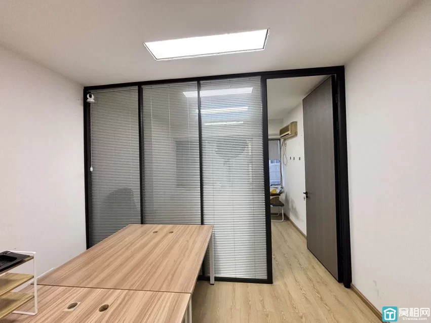 宁波海曙区开明街沧水大厦55平米办公室出租，租金1800元/月