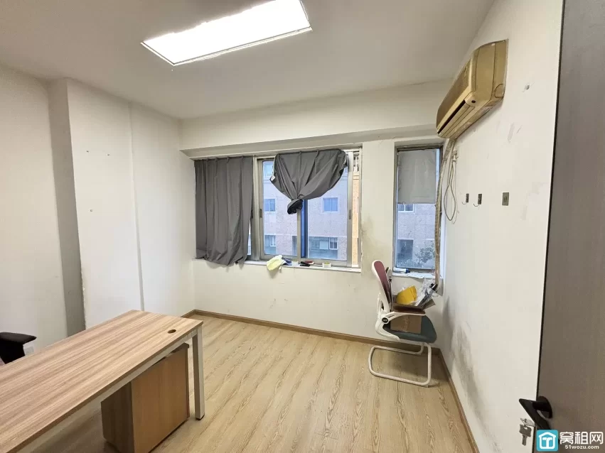 宁波海曙区开明街沧水大厦55平米办公室出租，租金1800元/月