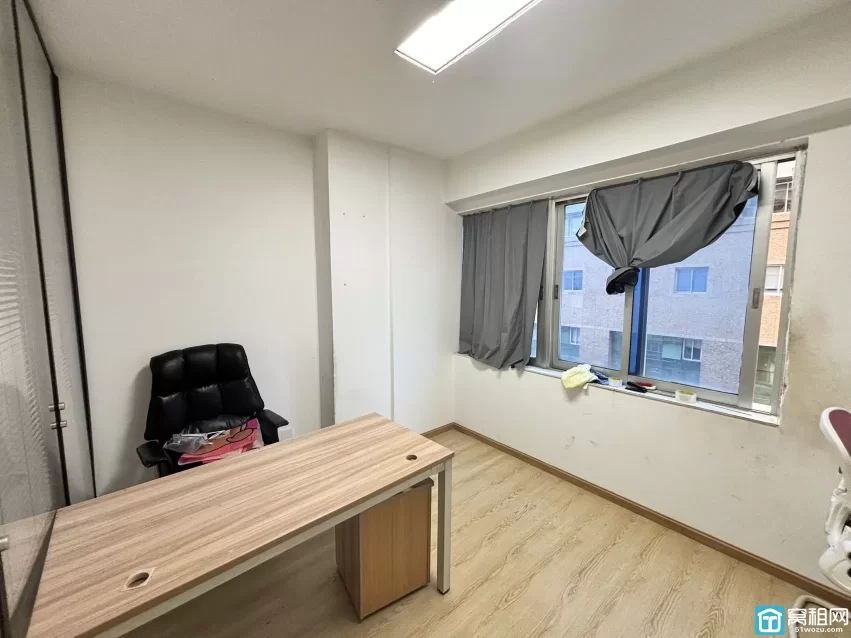 宁波海曙区开明街沧水大厦55平米办公室出租，租金1800元/月