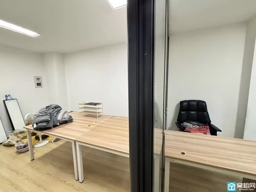 宁波海曙区开明街沧水大厦55平米办公室出租，租金1800元/月