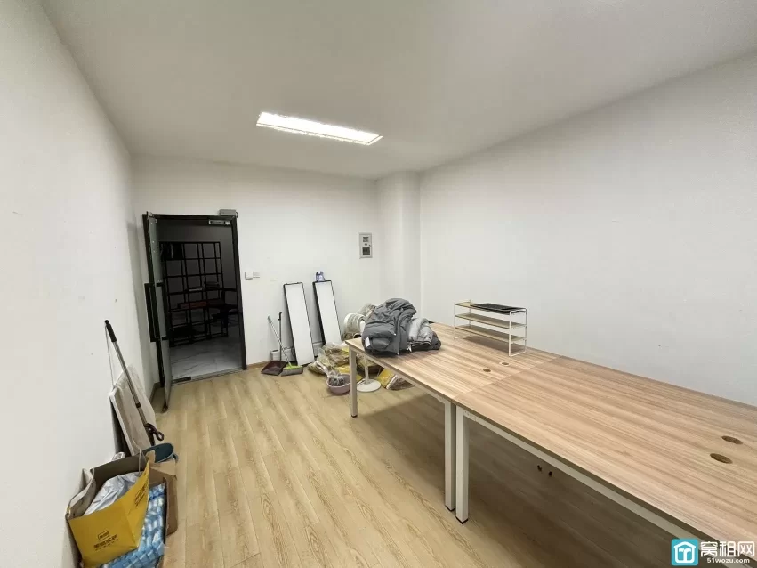 宁波海曙区开明街沧水大厦55平米办公室出租，租金1800元/月