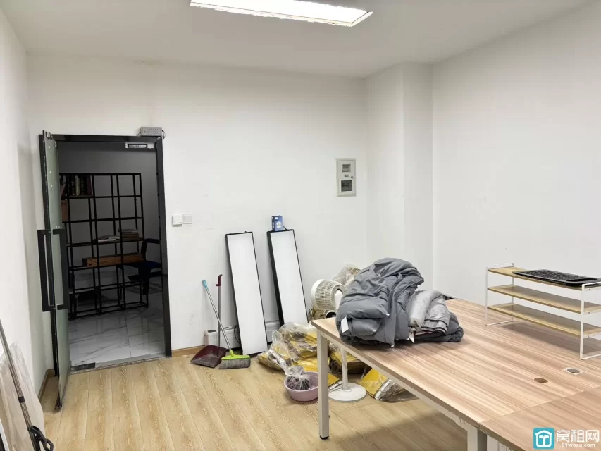 宁波海曙区开明街沧水大厦55平米办公室出租，租金1800元/月