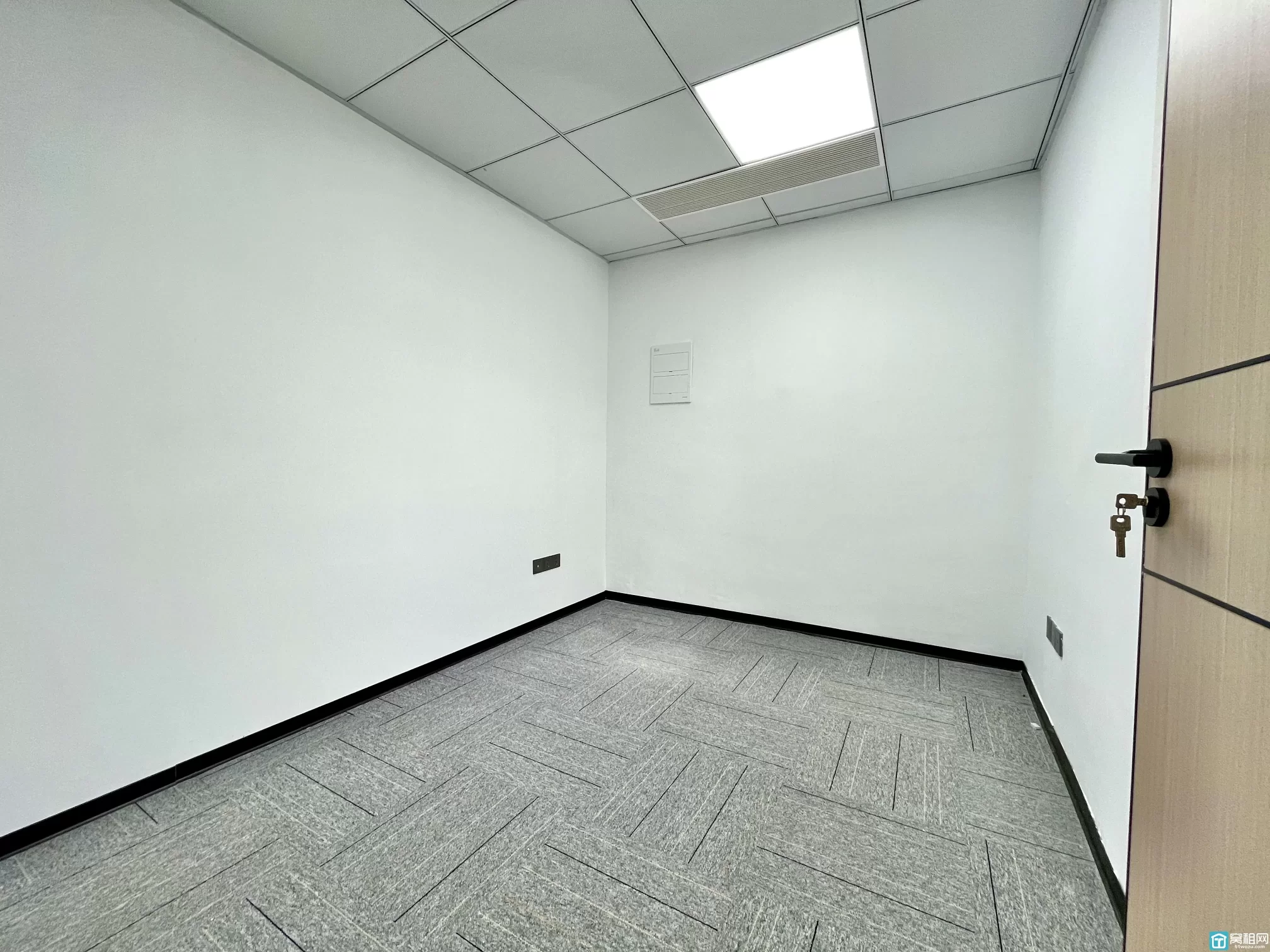 宁波海曙区机场路高架附近富港电商城 精装230平 全新装修  花园别墅式办公