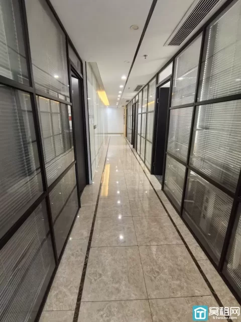 宁波高铁站附近月湖金汇大厦高端服务式小面积60平，带一个隔间，包水电物业网络空调费，免费会议室使用