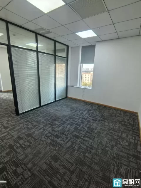 宁波高铁站附近月湖金汇大厦高端服务式小面积60平，带一个隔间，包水电物业网络空调费，免费会议室使用