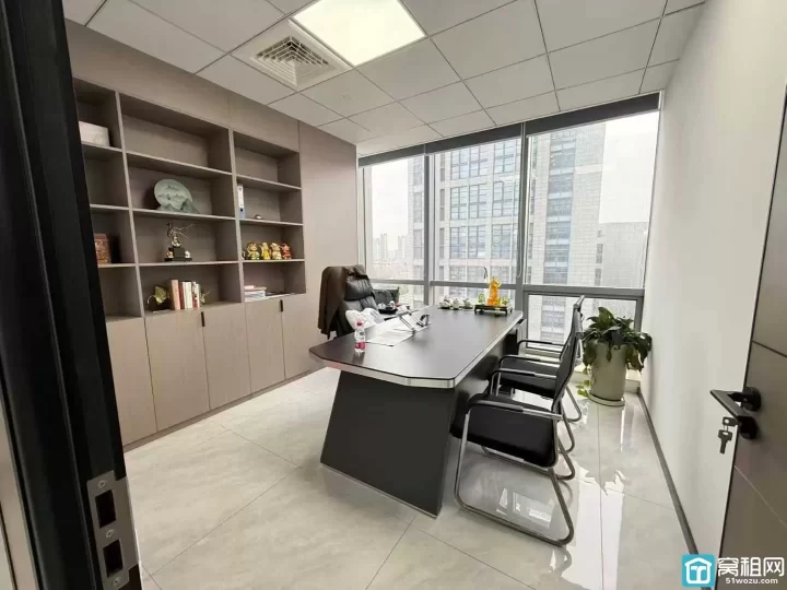 宁波高新区研发园A区5幢，精装105平，双隔间，朝东，独立空调。