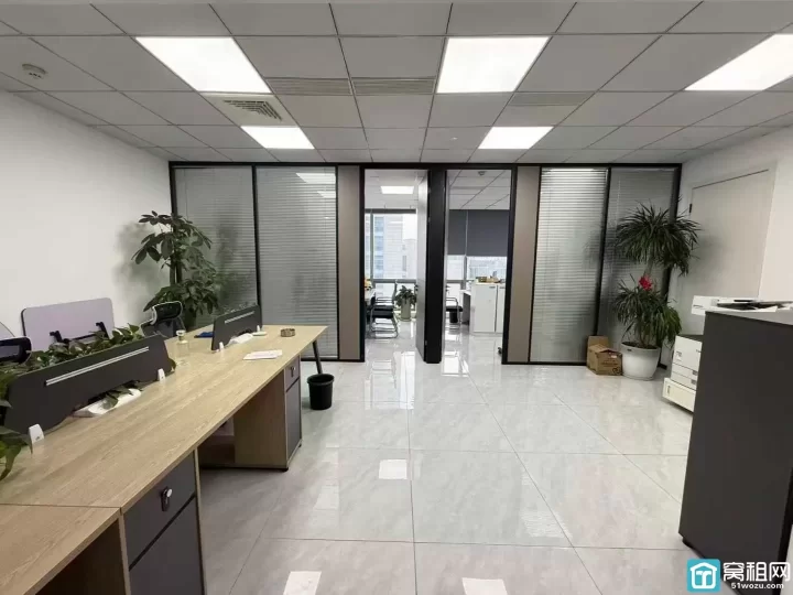 宁波高新区研发园A区5幢，精装105平，双隔间，朝东，独立空调。