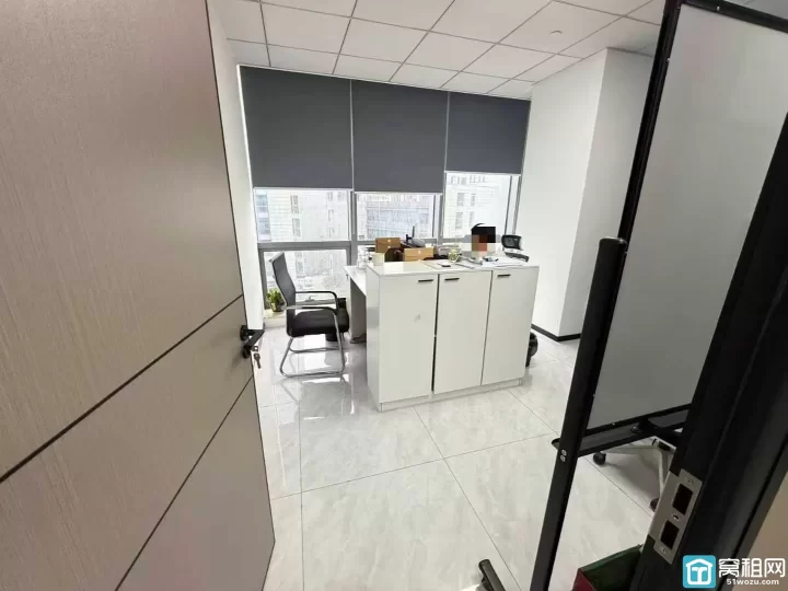 宁波高新区研发园A区5幢，精装105平，双隔间，朝东，独立空调。