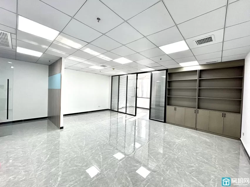 南部商务区丽景中心大厦92平方出租，租金4700元一月