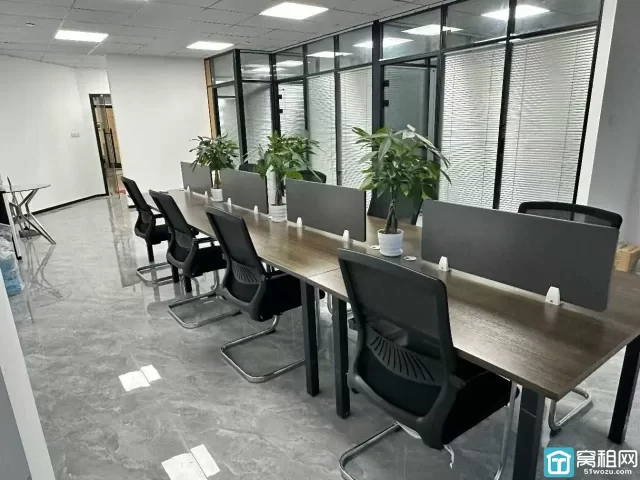 宁波海曙区CBD中心天一灵桥广场 161平 双面采光 ，精装修，四隔间出租