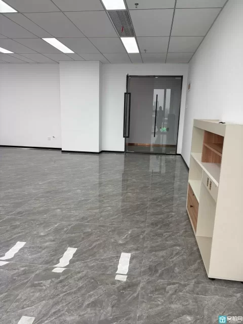 宁波江北区湾头星湖湾大厦100平写字楼出租，可看湖看江。可定制隔间