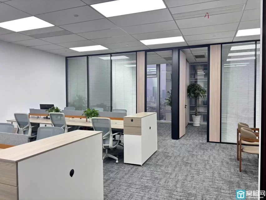 三江口 江厦桥地铁C出口新世界·宁云中心面积150.58平租金：2.5元/平/天（含家具）