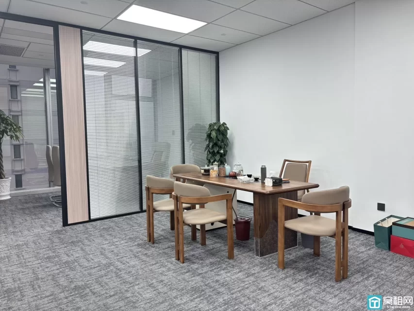 三江口 江厦桥地铁C出口新世界·宁云中心面积150.58平租金：2.5元/平/天（含家具）