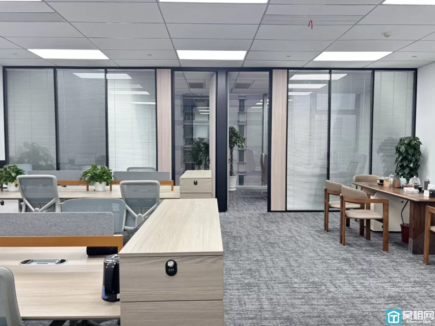 三江口 江厦桥地铁C出口新世界·宁云中心面积150.58平租金：2.5元/平/天（含家具）